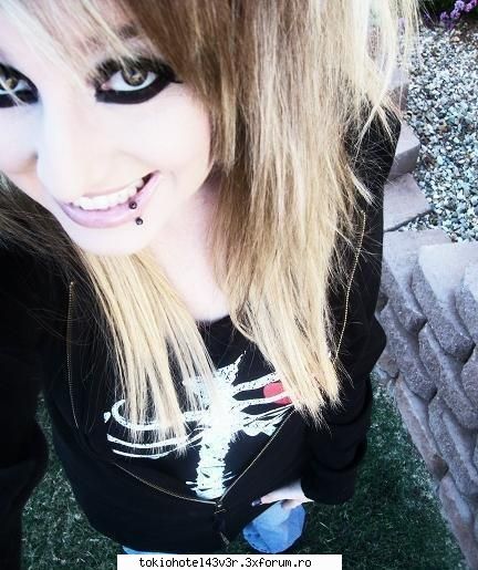 :limba: emo girl