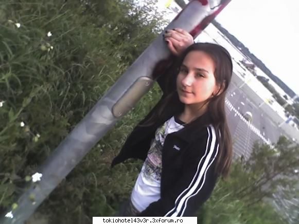 deci sa incep eu...
deci eu sunt rac, is nascuta pe 14 iulie, imi plac muuult surprizele shi asha