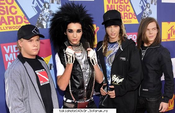 indragitii nostri au castigat la vma categoria best new artist :nod: 

bravo lor :rolleyes: 

au