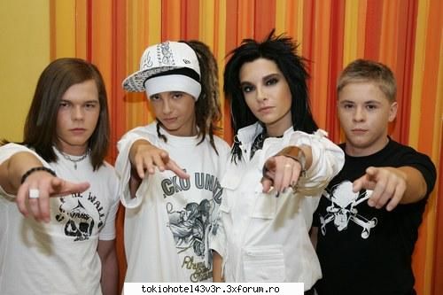 funny - T: degetu meu e cel mai lung B: ba a mea T: bn a - Tokio Hotel
